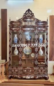 tủ bày đồ sứ kiểu miền tây